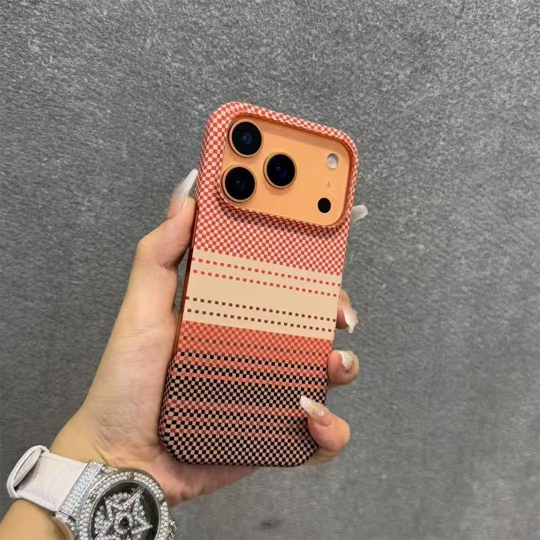 Aramid Magnetic Ultra-Thin Case – Carbon Fiber Texture for iPhone